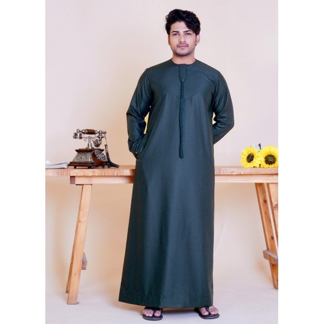 ML 5249 - Classic Emirati Thobe With Tassel
