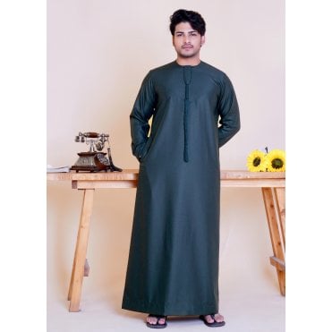 ML 5249 - Classic Emirati Thobe With Tassel