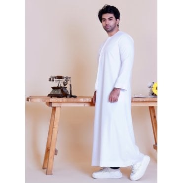 ML 5250 - Classic Emirati Thobe With Tassel